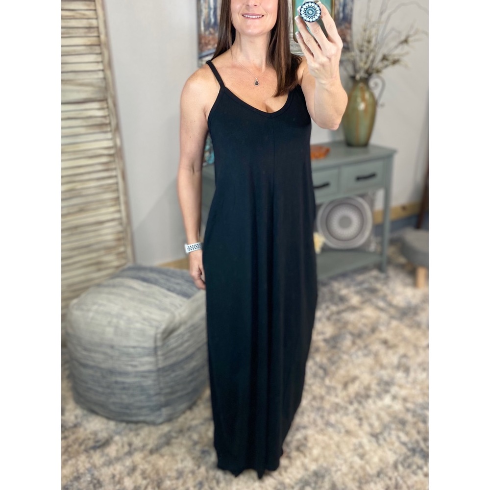 ❤️‍🔥RESTOCKED V-Neck Pocket Spaghetti Maxi Dress Black 1022 - Picture 3 of 12
